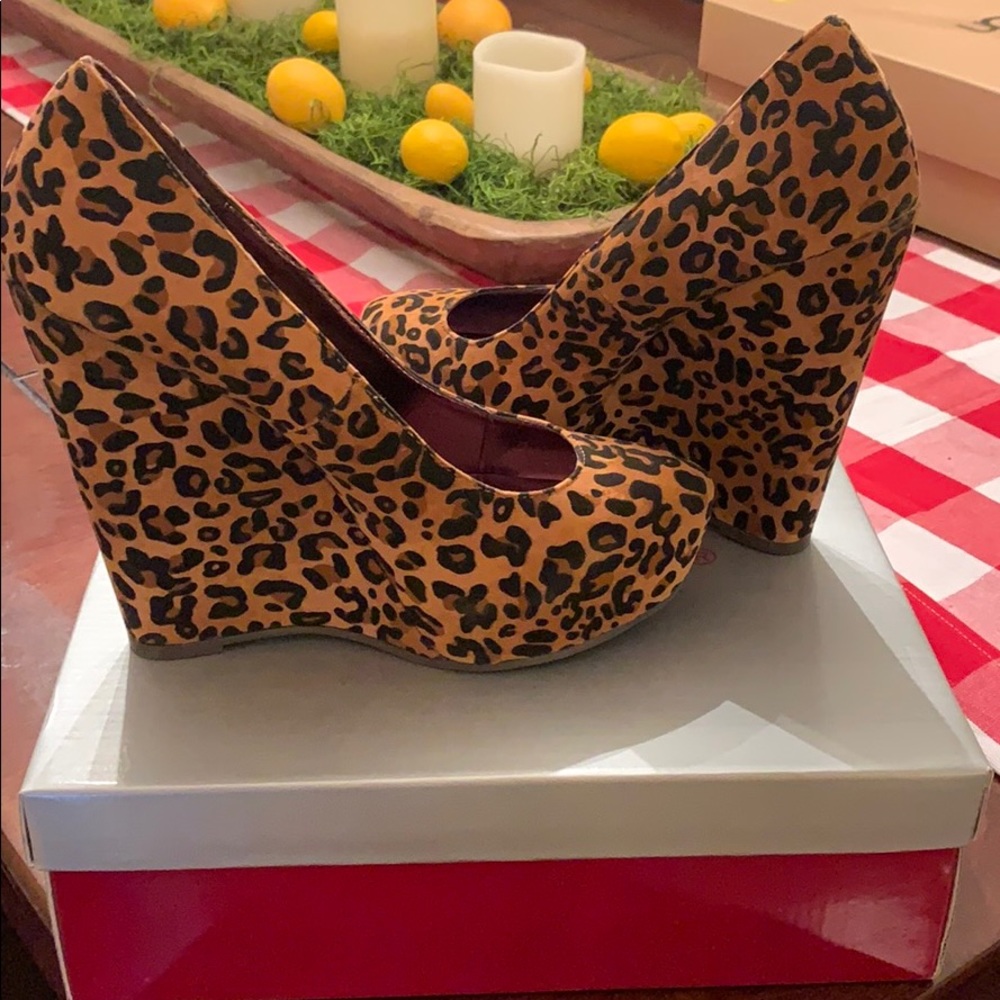 Leopard wedges